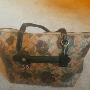 Coach Taylor Camo Rose Pebble Tote Purse.